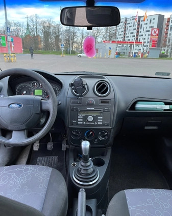 Ford Fiesta cena 8700 przebieg: 218000, rok produkcji 2007 z Wrocław małe 596